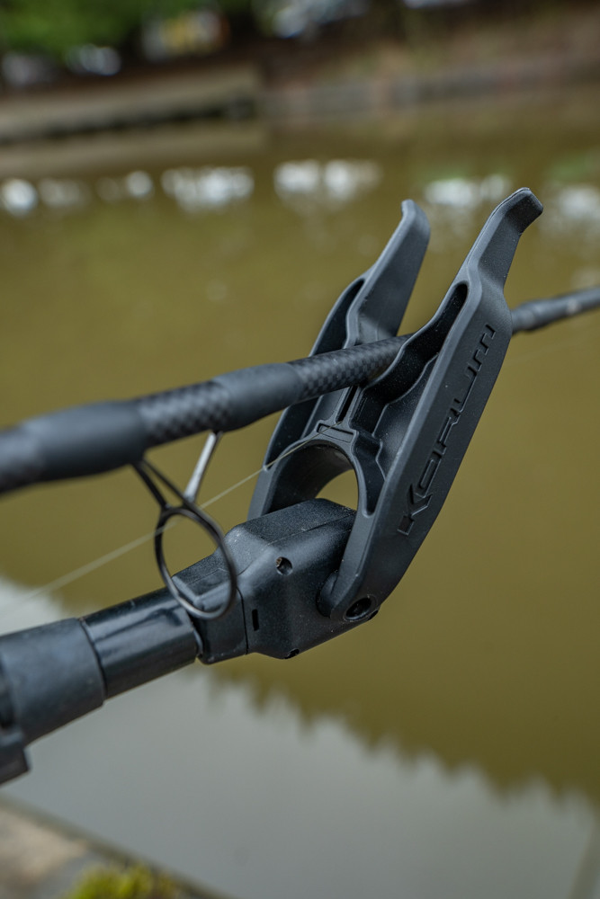 korum_angle_tilt_security_rest_k0360049_barbel_river_fishermania_1